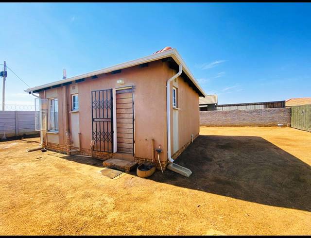 2 BEDROOM HOUSE FOR SALE IN SAVANNA CITY